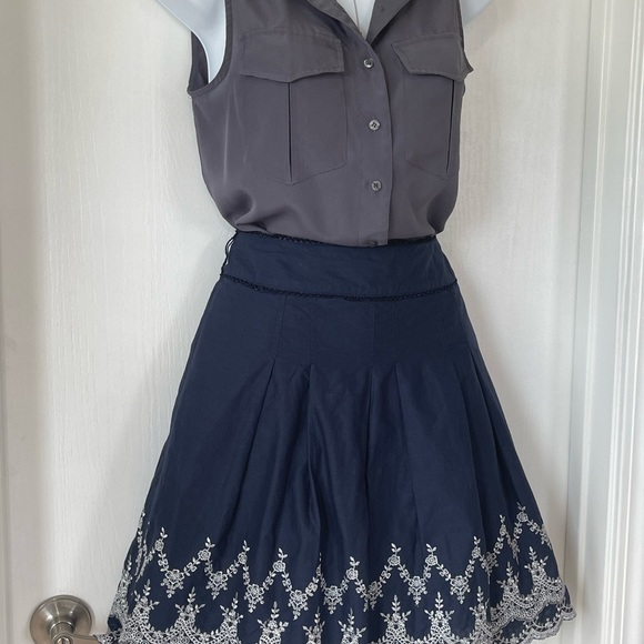 Gorgeous Blue Skirt 🤩 💜 👗 - Picture 2 of 8